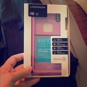 iPhone XS Max life proof case